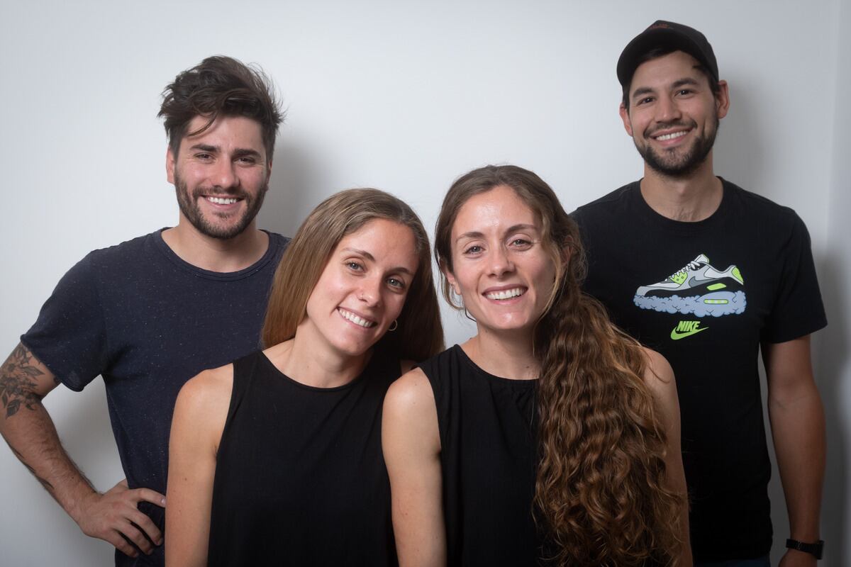 "¡Sí, quiero!" por cuatro: Mariel, Andrés, Sol y Lucas se casarán en la misma ceremonia, que iba a ser el año pasado, pero fue reprogramada por la pandemia. Foto: Ignacio Blanco / Los Andes.