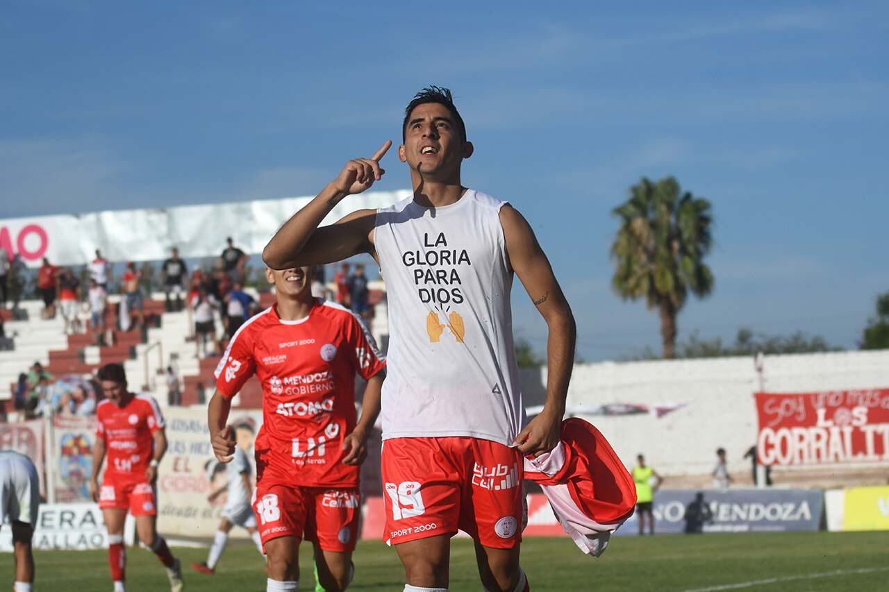 Ignacio Zelaya, festeja el segundo gol del Globo lasherino Foto: José Gutierrez / Los Andes 