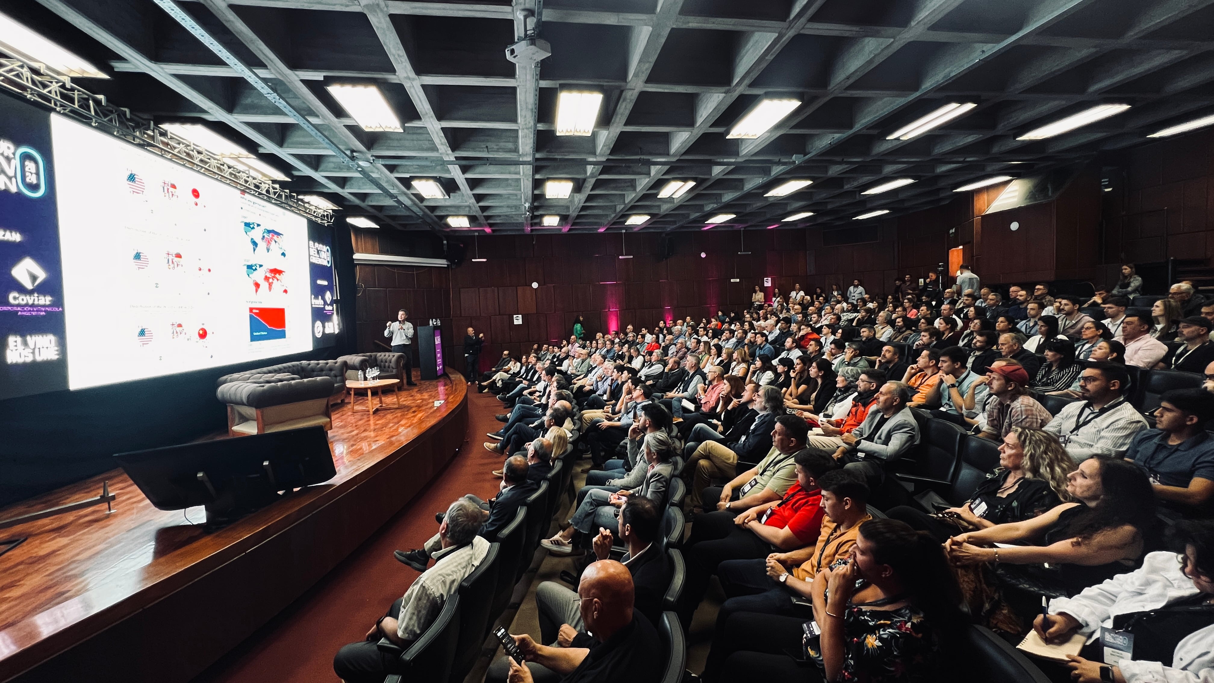 Ante un auditorio repleto, El Futuro del Vino confirmó que es el evento etratégico más relevante del sector.