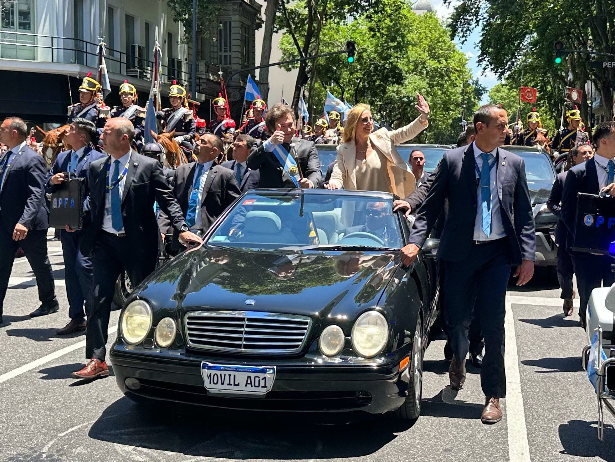 Granaderos custodiaron a Milei. (Granaderos)