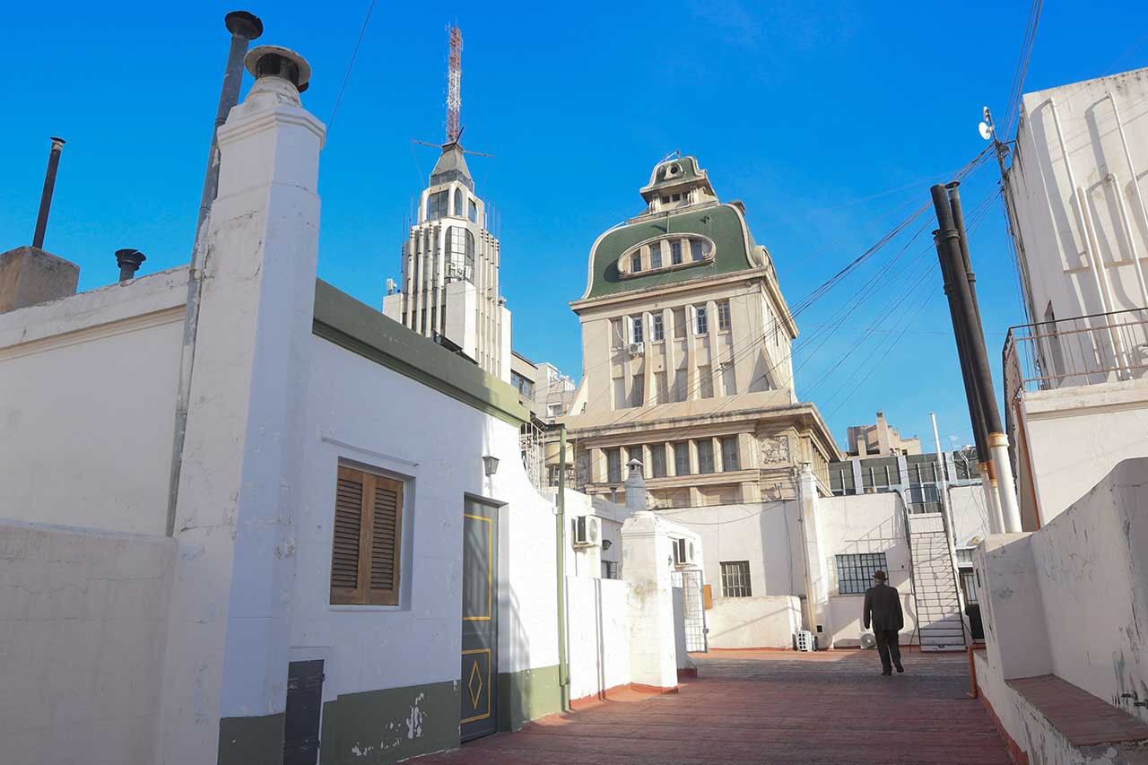 Comenzarán a restaurar vitrales, proyectan un restaurante en la terraza y un café temático dentro de la galería del Pasaje San Martín, ubicado en San Martín y Peatonal Sarmiento de Ciudad y tambien restaurarán los tres ascensores ingleses
Foto:José Gutierrez / Los Andes