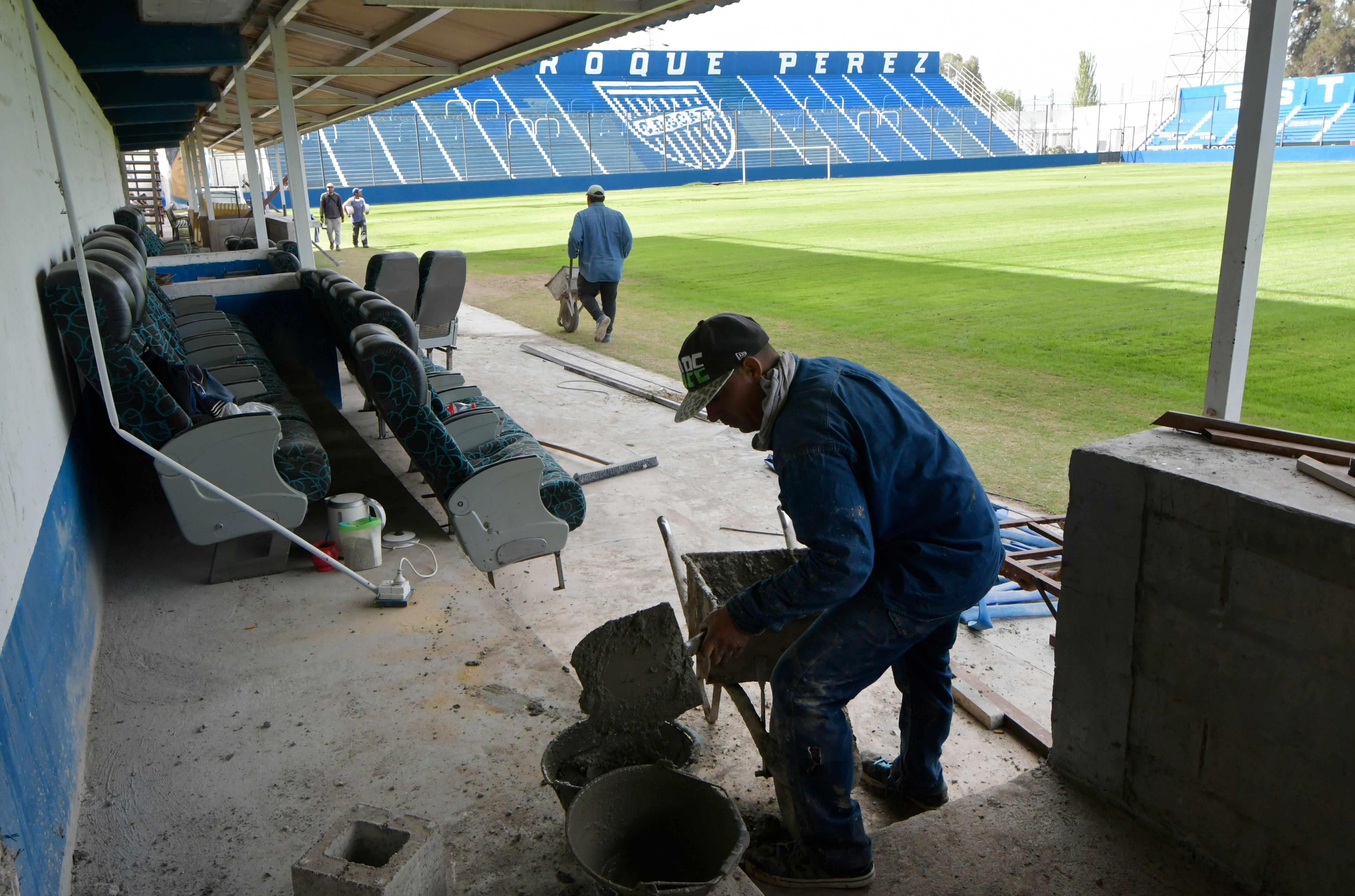 Los trabajos en "La Bodega", a full. / Orlando Pelichotti- Los Andes 
