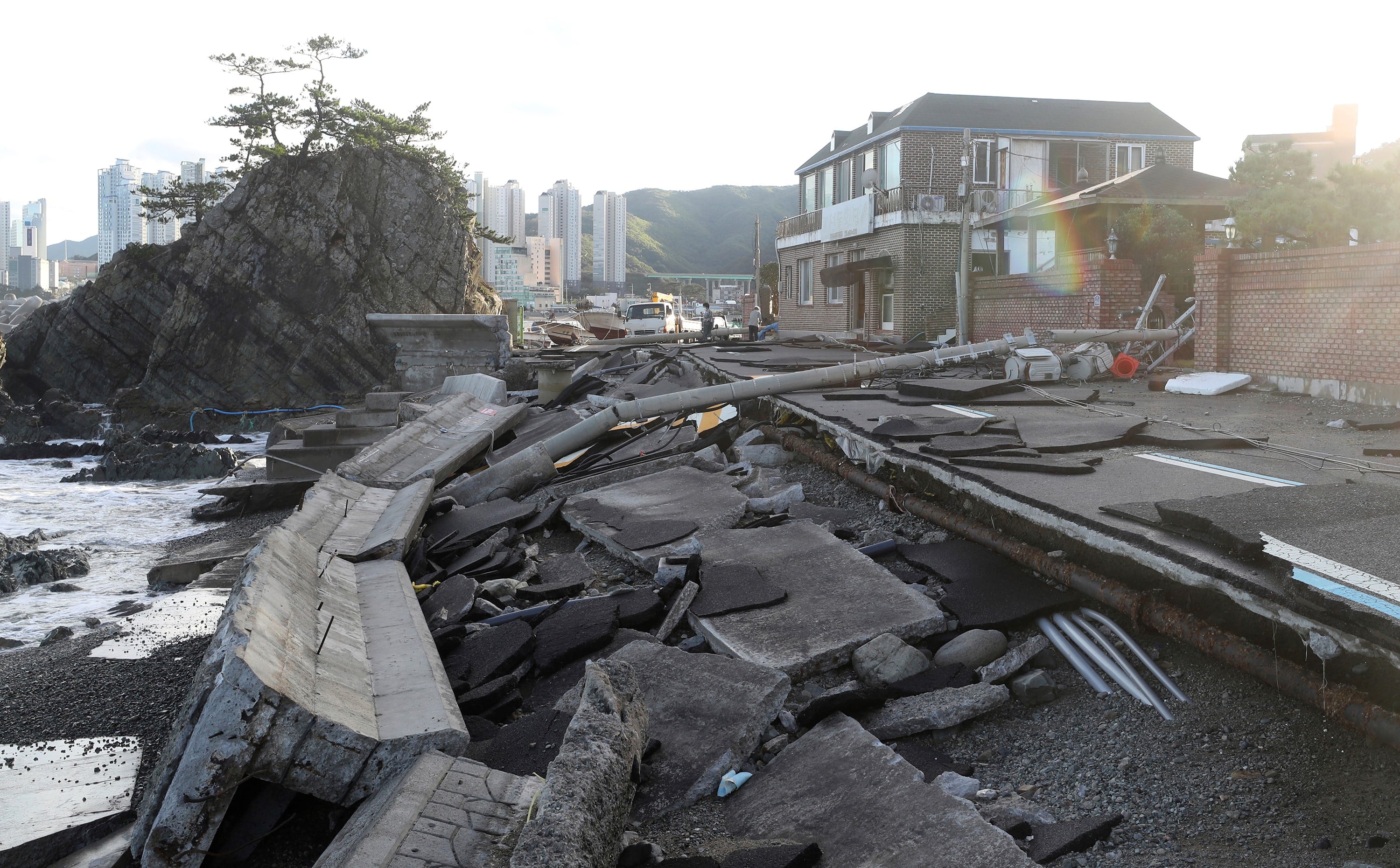 Fueron 60 puentes destruidos por el tifón Maysak, Corea del Norte./AP