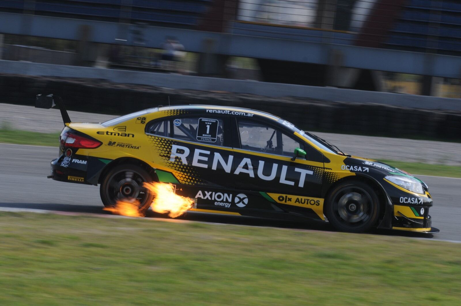 Leonel Pernía debió abandonar la final del Súper TC2000 en Buenos Aires pero rescató luego de la carrera la buena base con la que comenzaron la temporada.