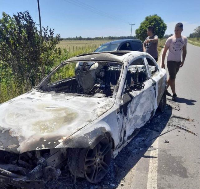 Florencio Varela. El auto en que viajaban los dos jóvenes fue encontrado calcinado. Foto: Gentileza La Voz - Twitter