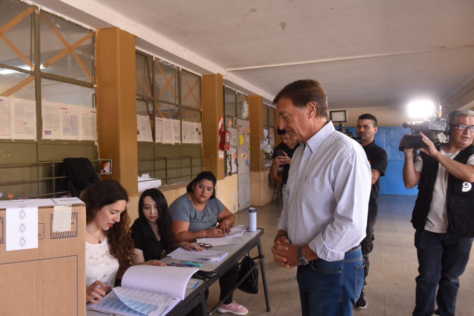 Rodolfo Suarez votó en Ciudad - Gentileza