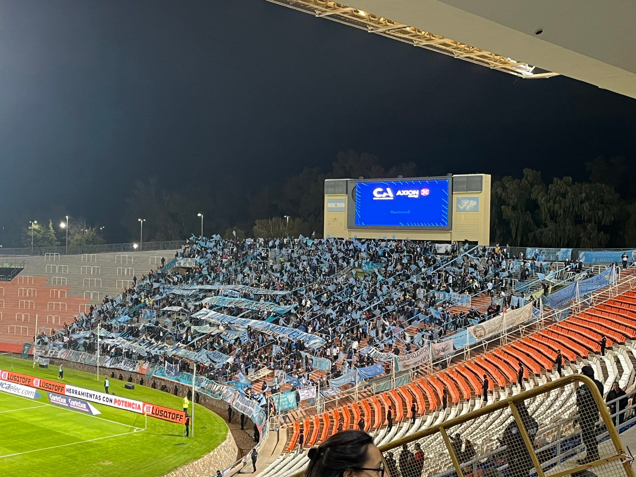 Un hincha de Temperley cayó al foso del Malvinas