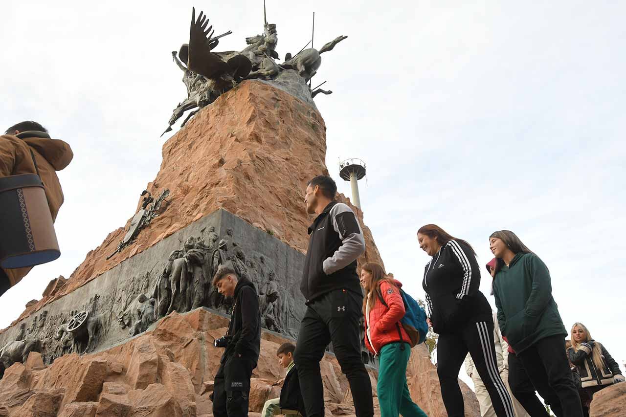 Vacaciones de invierno en Mendoza.
Turistas en el Cerro de la Gloria
Foto: José Gutierrez / Los Andes