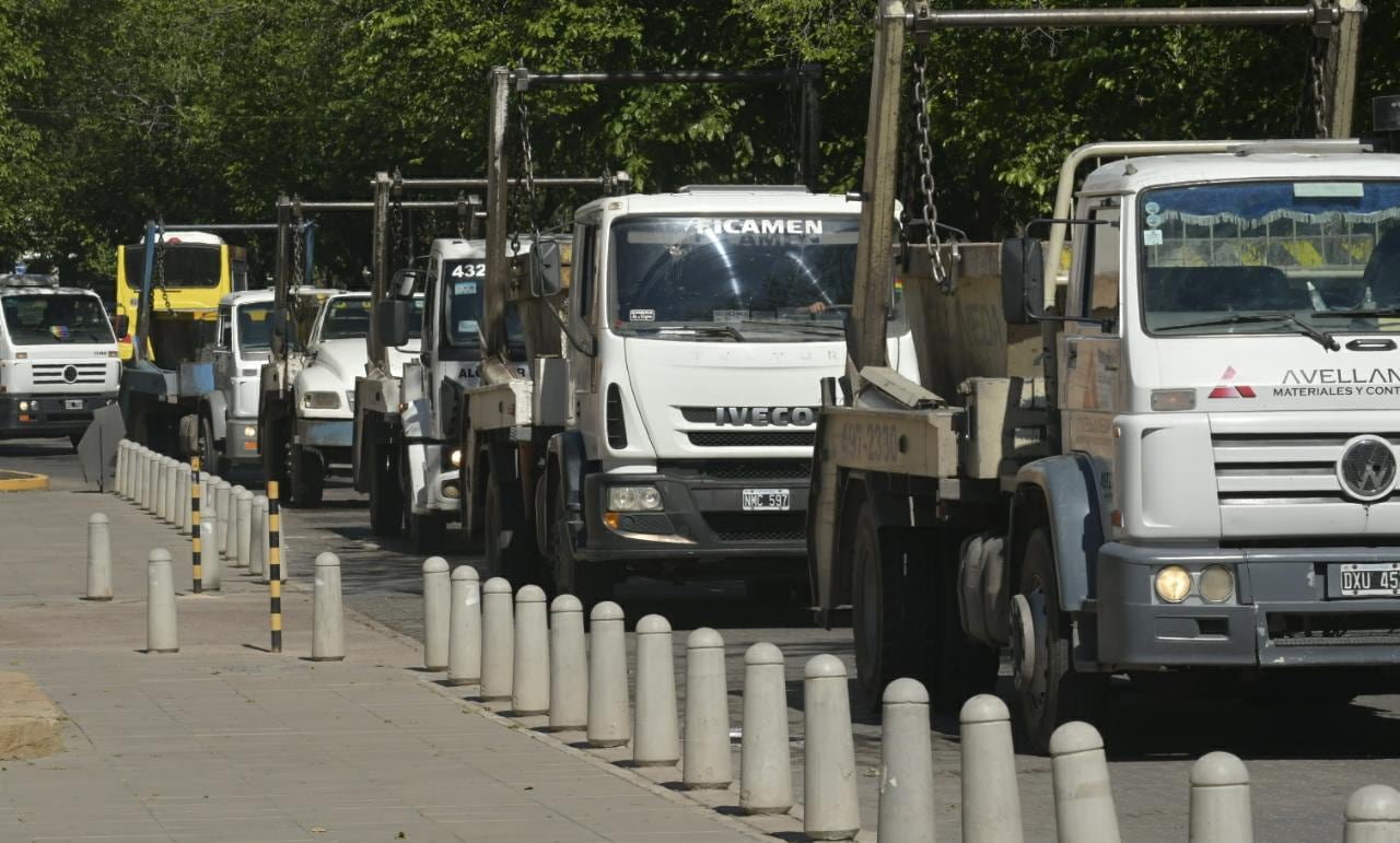 Protesta de transportistas de contenedores de basura - 