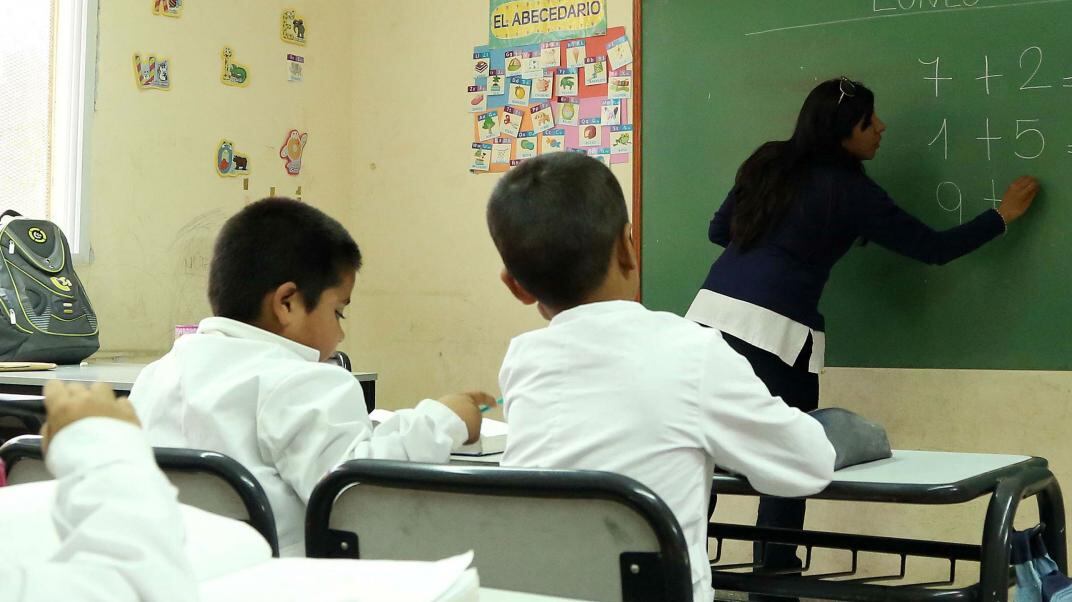 En Argentina, 14,1% de los y las docentes tiene algún otro trabajo remunerado, la mayor proporción en la región y superando ampliamente el promedio regional que es 8,4%. Foto: La Voz
