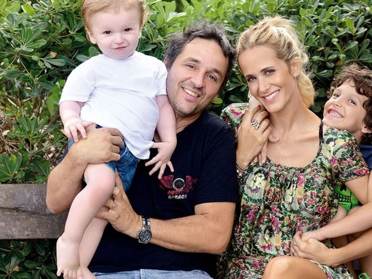 Julieta Prandi junto a su ex y sus hijos.