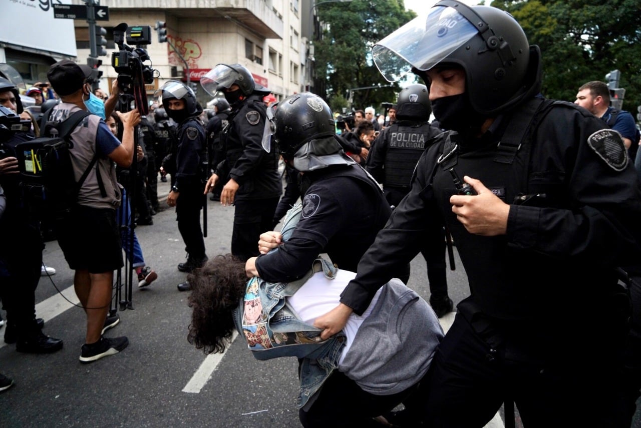 Incidentes en la puerta del Incaa - Foto Clarín