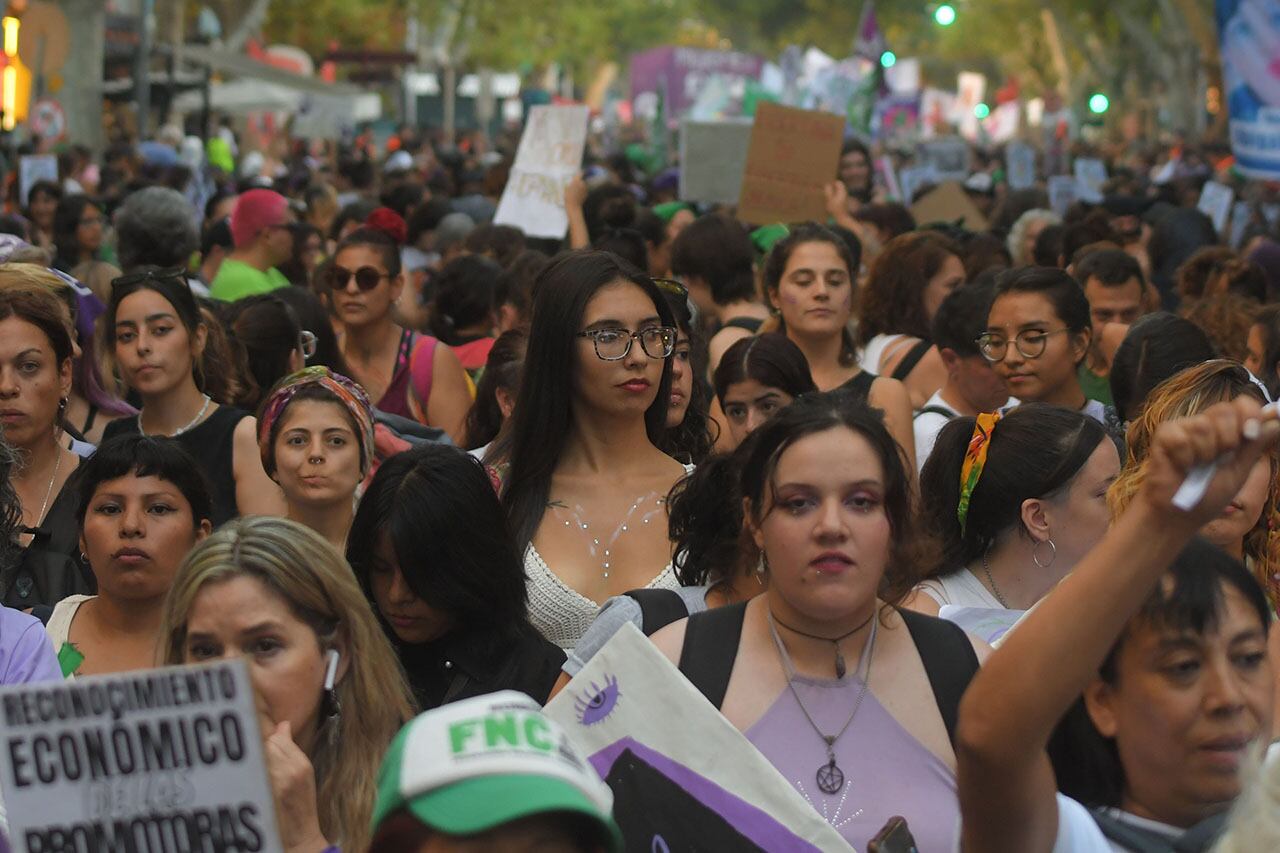 Mendoza 08 de marzo de 2024 Marcha por el día de la mujer 8M. Foto: Marcelo Rolland / Los Andes