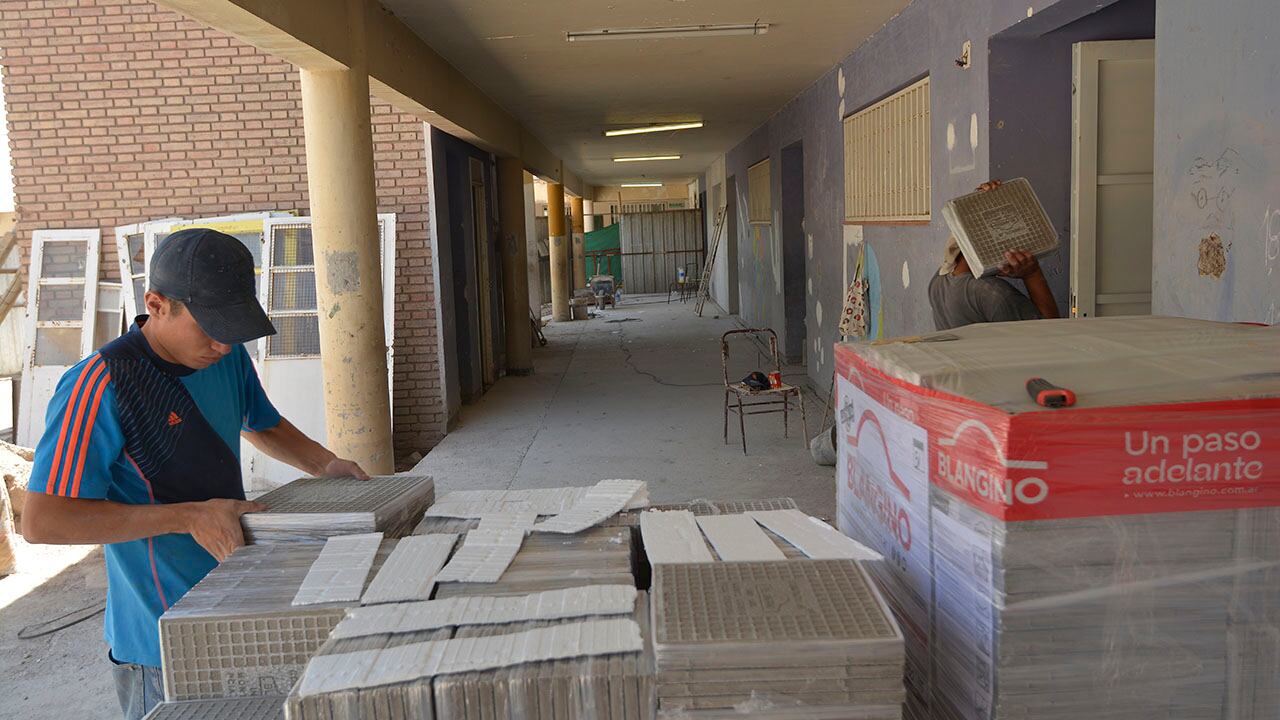 Obras de refuerzo estructural en escuela Carlos Padin N°1580 de Godoy Cruz