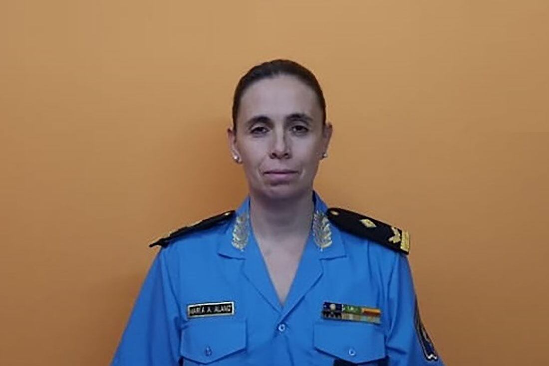 La comisario inspector Alejandra Alaniz es la primera mujer a cargo de la Jefatura Departamental de Capital.