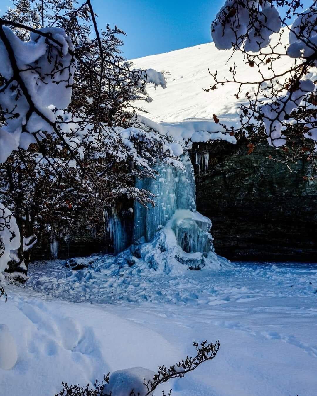 Cascada congelada en Río Turbio, Santa Cruz. - Gentileza