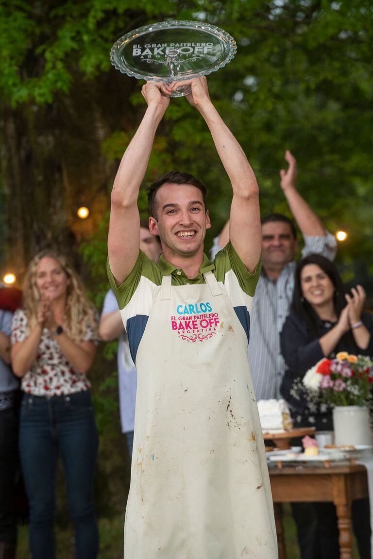 Carlos es el ganador de Bake Off Argentina 2021.