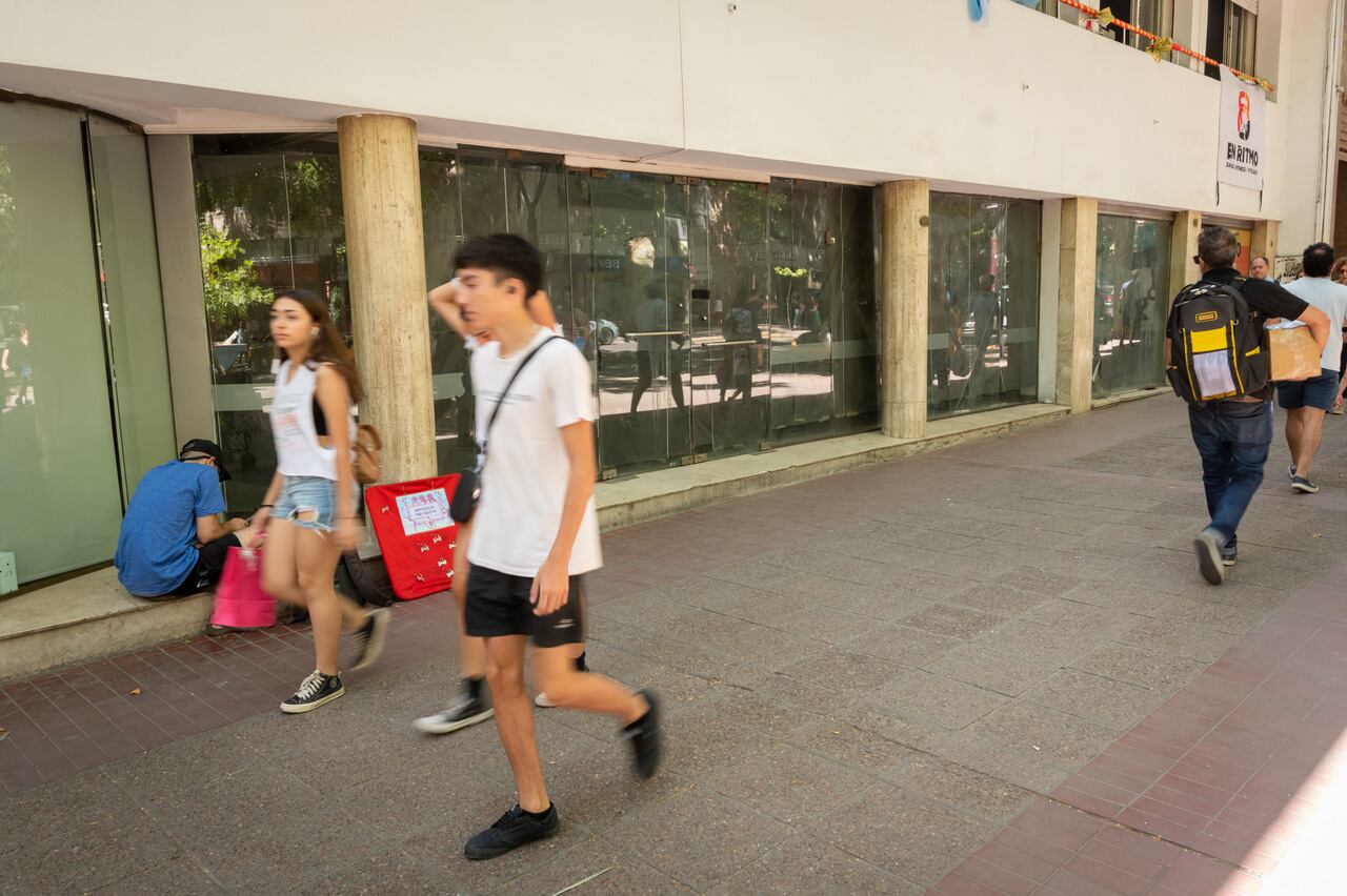 En el año 2020 fue uno de los cientos de comercios que cerraron sus puertas. - Foto: Ignacio Blanco / Los Andes 