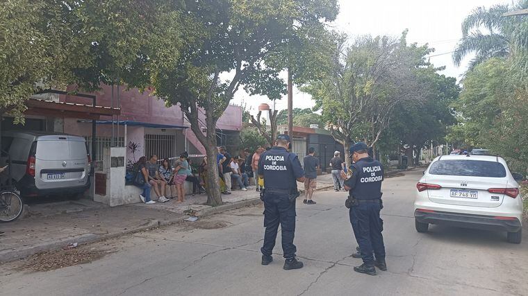 Mientras continúa la conmoción en el barrio, los investigadores actúan para saber qué fue lo que pasó con el menor y porque apareció dentro del electrodoméstico.
Foto: Cadena 3