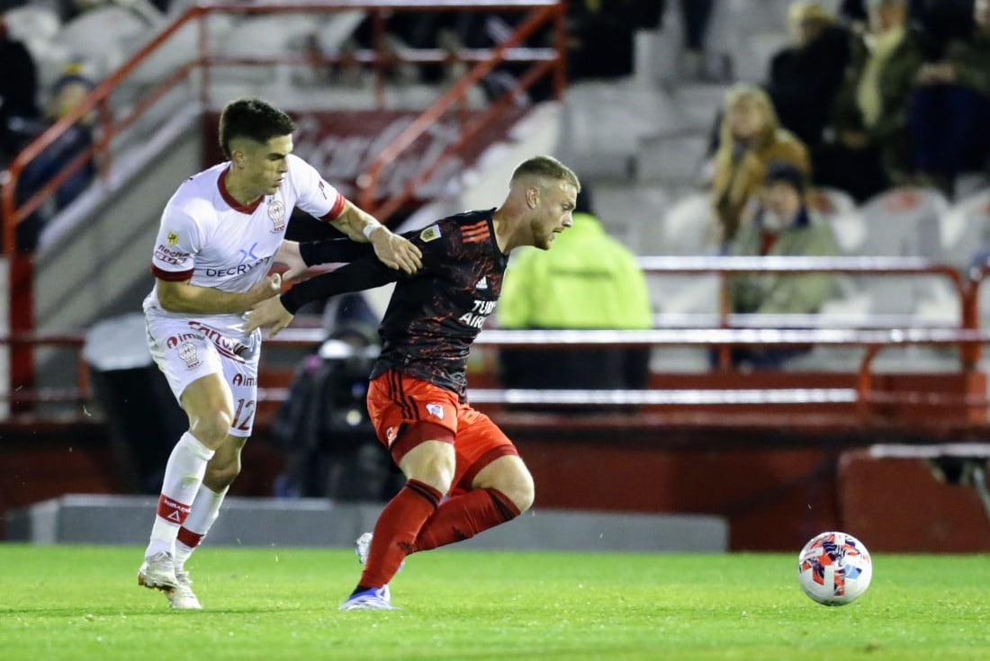 Huracán y River en el Tomás Ducó, por la sexta fecha de la Liga Profesional. (Fotobaires)