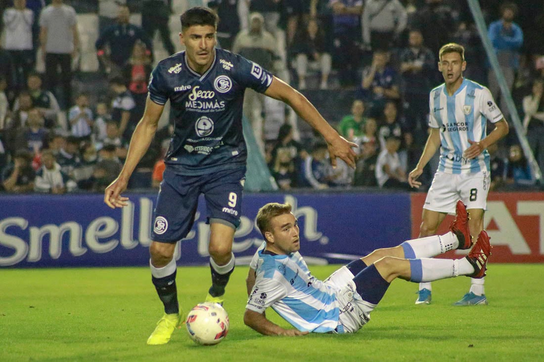 Matías Quiroga, el goleador con el cual la Lepra sueña con meterse en el playoff por el segundo ascenso.