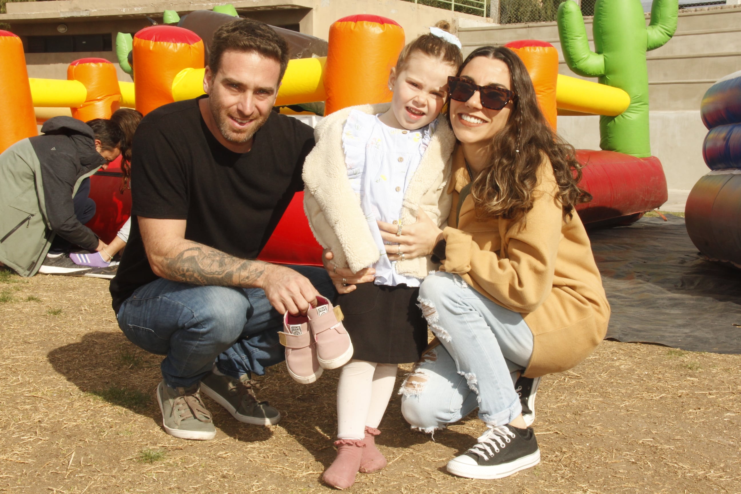 Nicolás y Felicitas Raganato junto a Agustina Coloccini.