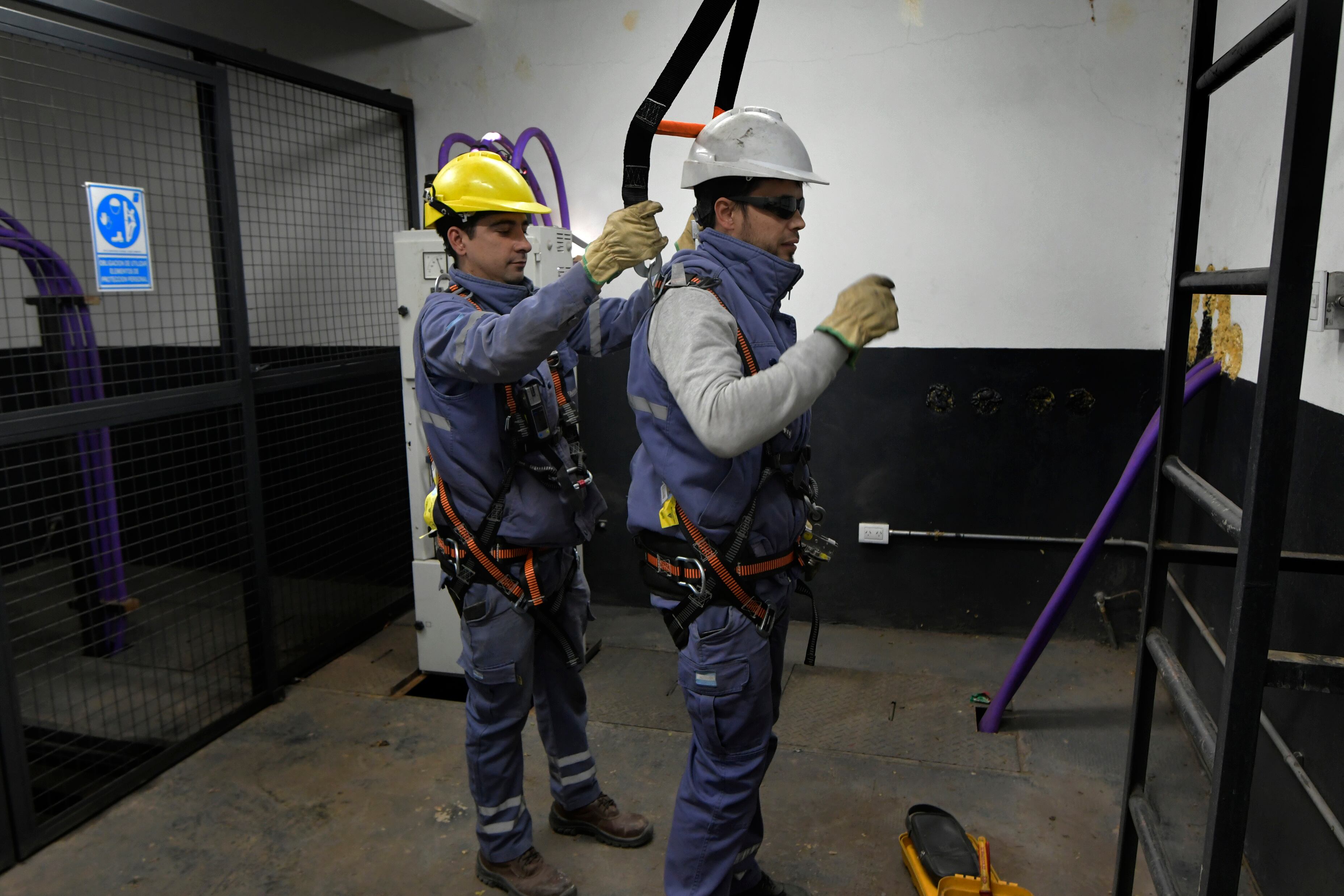 Trabajar en las profundidades. Foto: Orlando Pelichotti / Los Andes