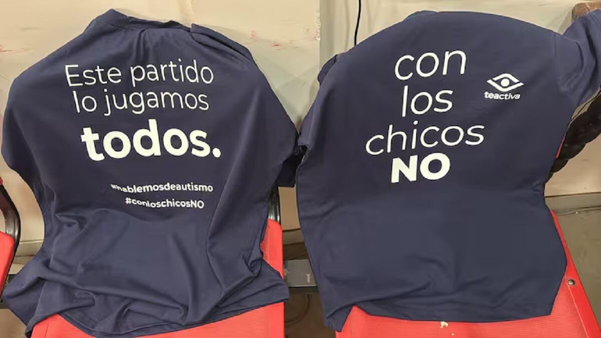 Por la discriminación de sus hijos, Rodrigo Rey contó con el apoyo de los demás futbolistas en el último partido de Independiente frente a Atlético Tucumán (Gentileza)