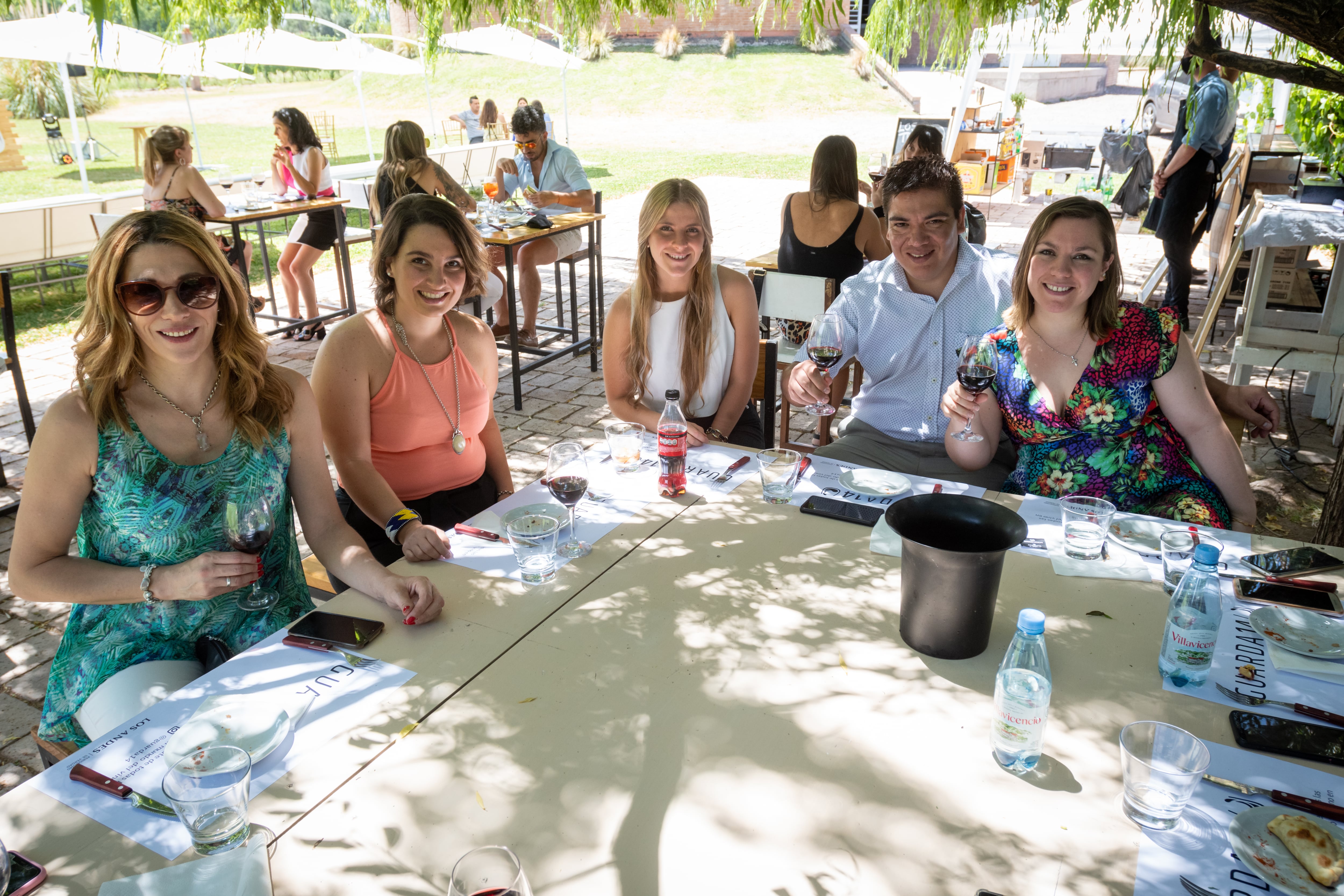 Los grupos de amigos no quisieron perderse este evento para decirle chau al 2020.
 
Foto: Ignacio Blanco / Los Andes


