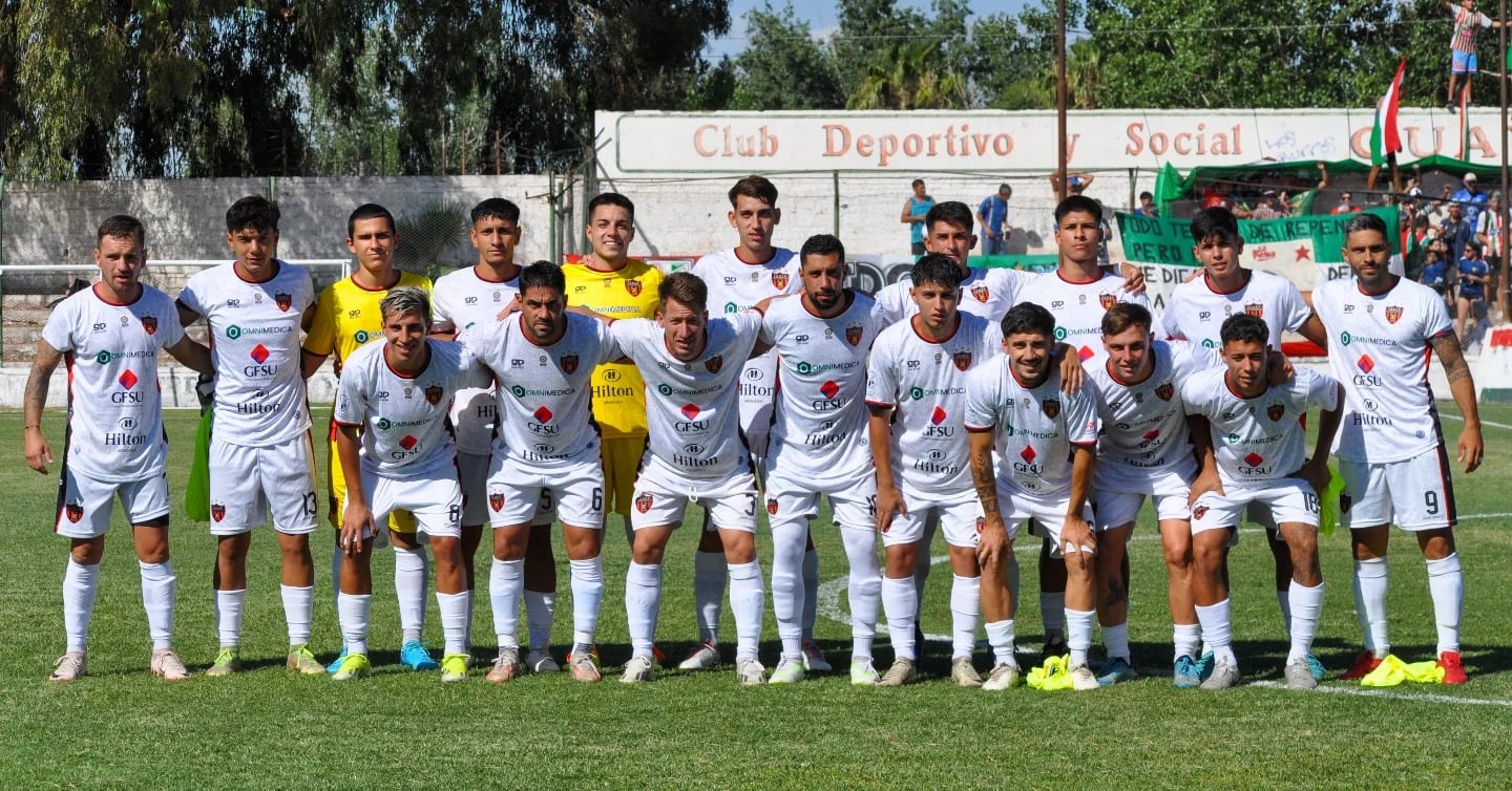 El plantel de FADEP campeón del Clausura, y del Anual /Foto: FADEP