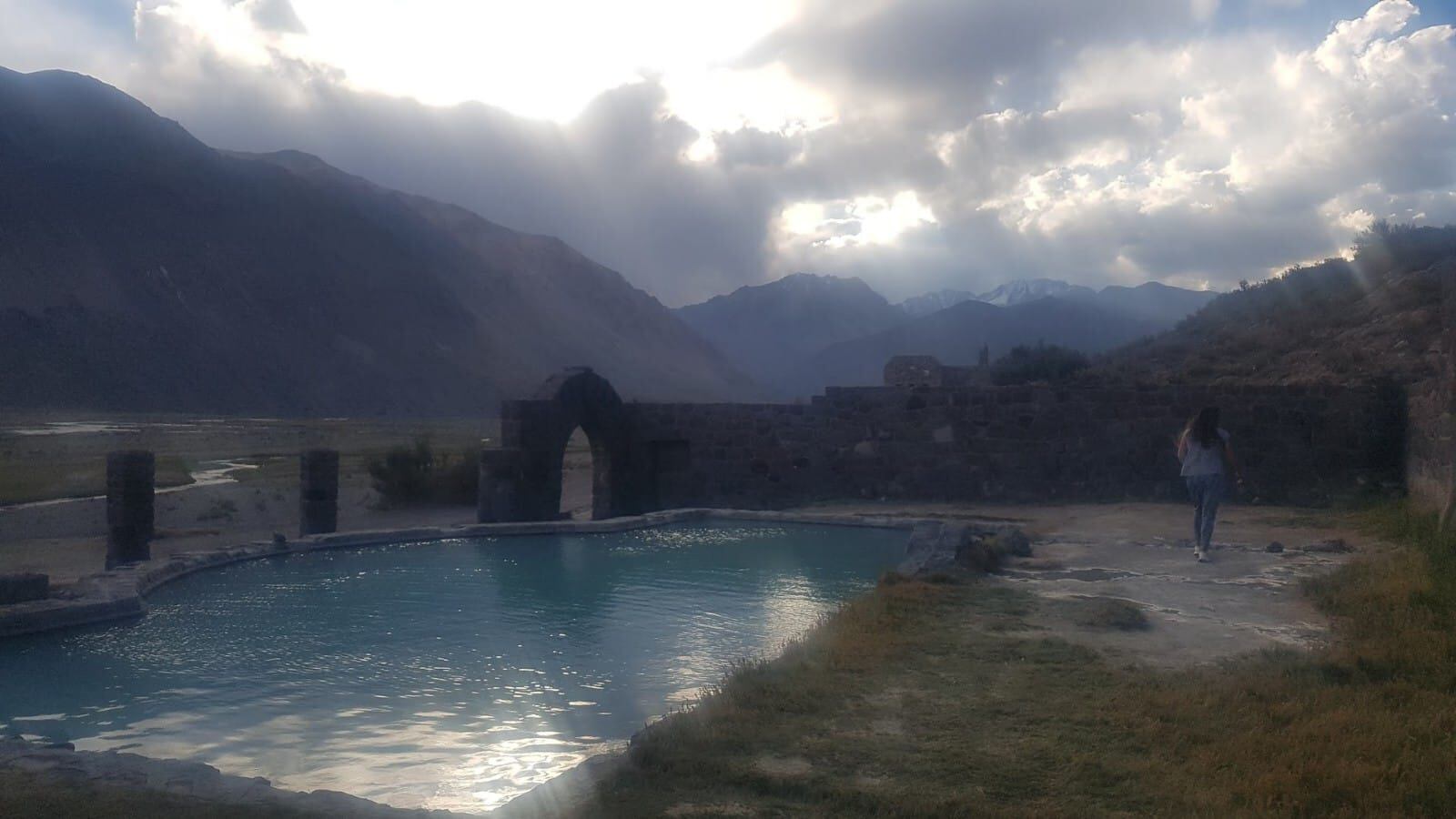 Piscina de agua termal del hotel El Sosneado