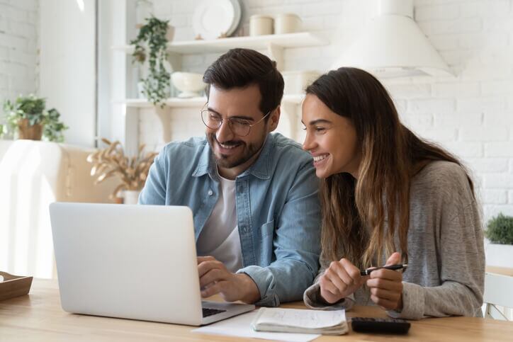 Aunque no es fácil, saber comunicarse asertiva y fluidamente es una habilidad que se practica diariamente. Por eso, en esta nota te dejo algunos consejos para sortear los desafíos que este aprendizaje implica. 