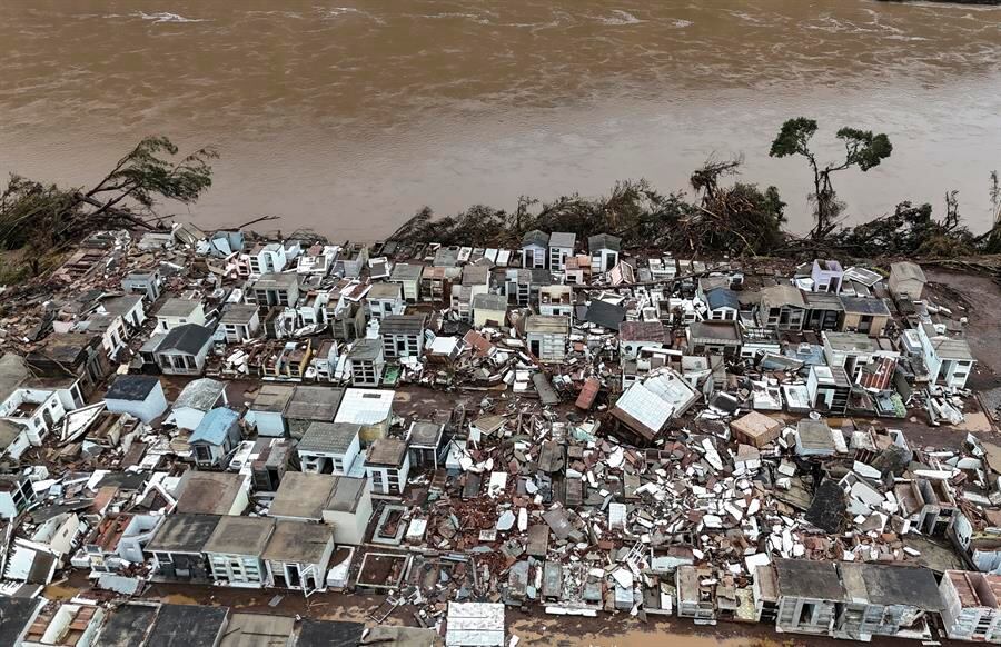 Hay hasta el momento 126 muertos y 141 personas desaparecidas por las inundaciones en Brasil.  EFE