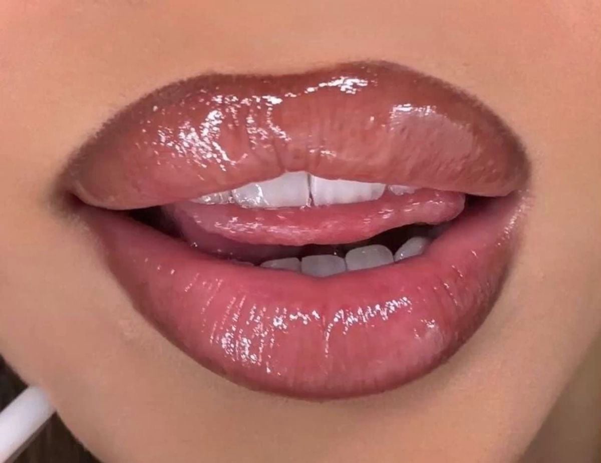 Nude lip combo.