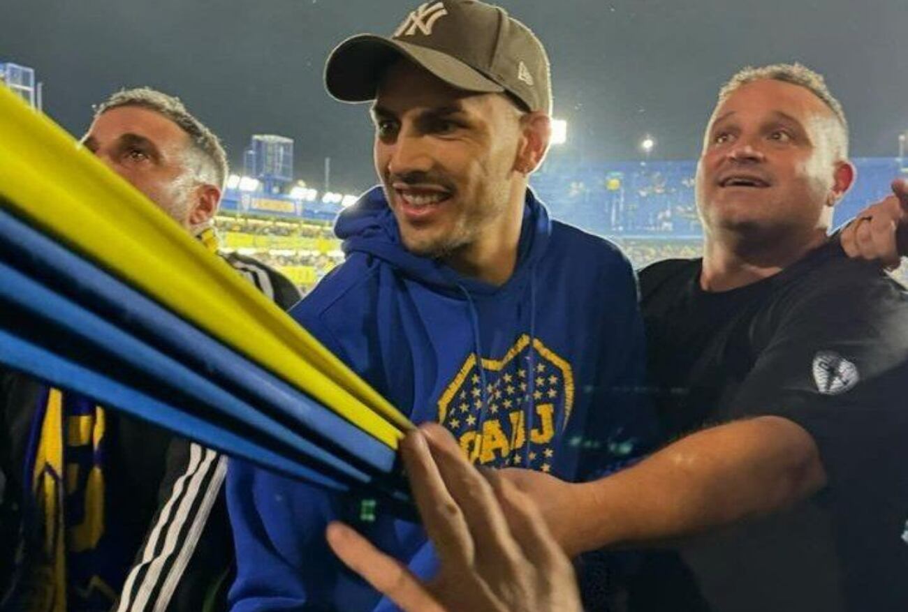 Hace algunos meses, Leandro Paredes fue fotografiado alentando a Boca contra Nacional de Potosí en la Copa Sudamericana.