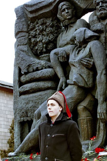 Koriukivka, al norte de Ucrania. 
Monumento a las víctimas del nazismo ubicado en la plaza principal de la ciudad.