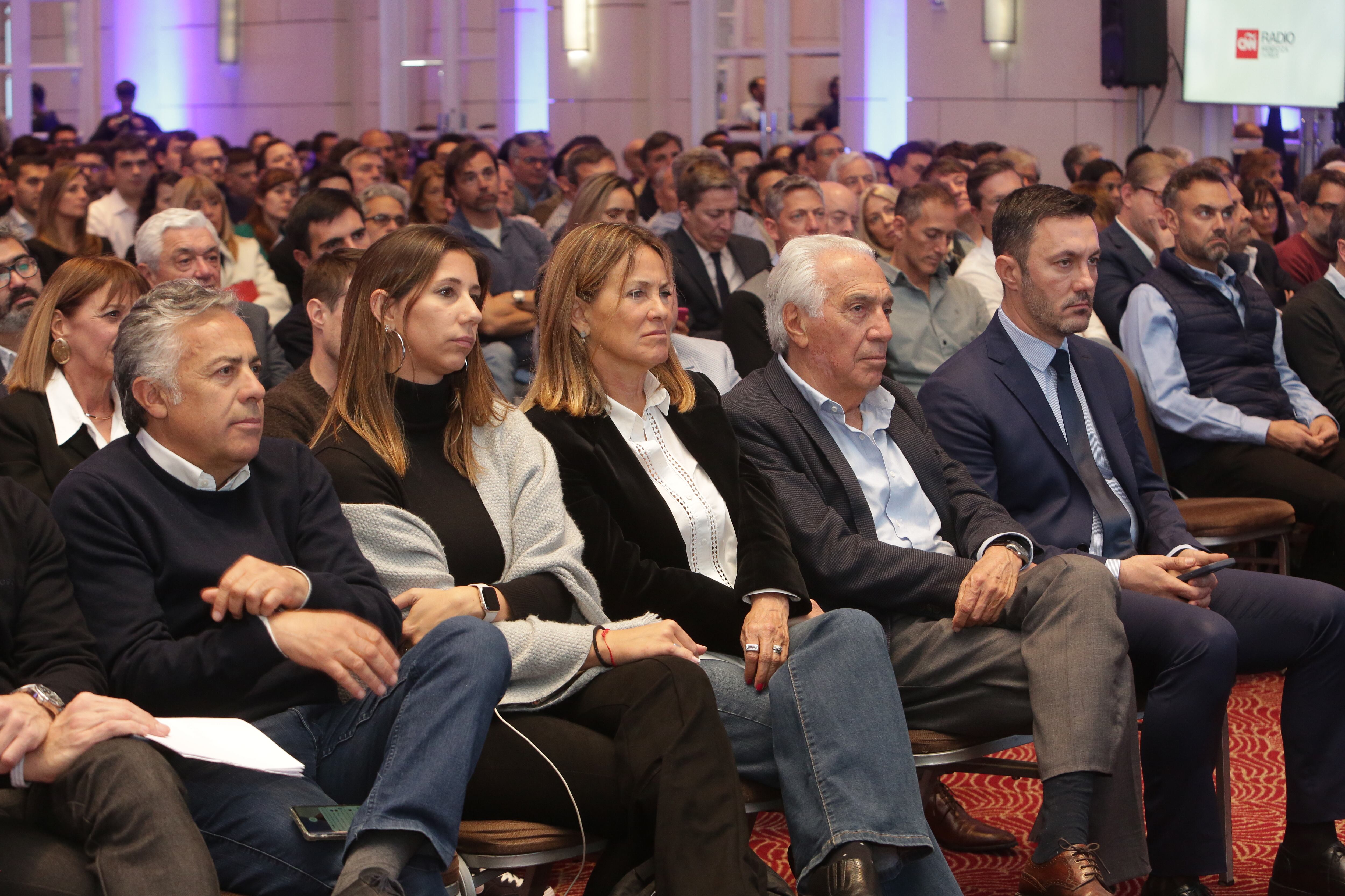 Entre los asistentes se encontraban Luis Petri, candidato a vicepresidente, y Alfredo Cornejo, senador nacional y candidato a gobernador.