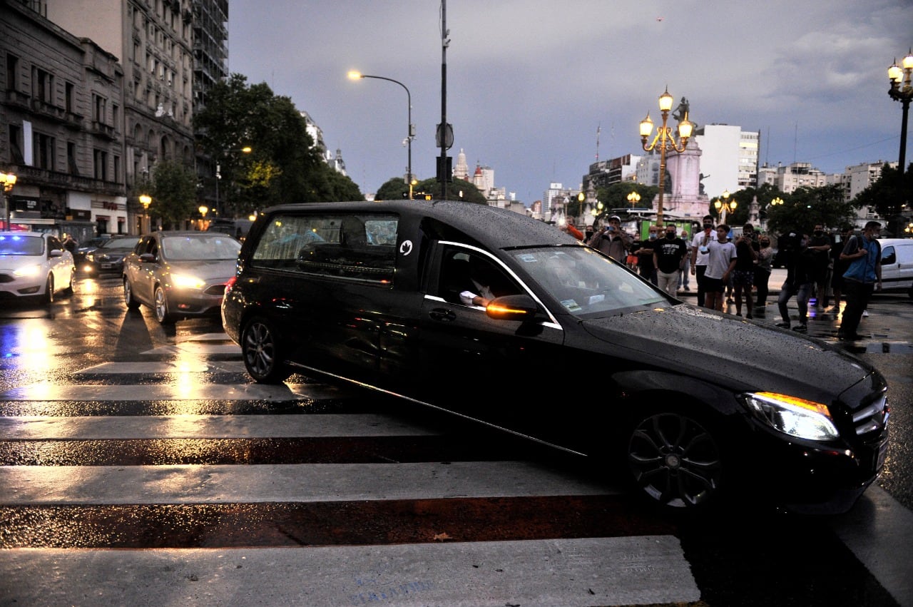 La llegada del cuerpo del ex mandatario. Foto: Gentileza / Clarín