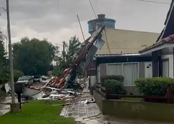 El temporal en Miramar dejó como saldo cuantiosos daños. No se han reportado aún daños personales.