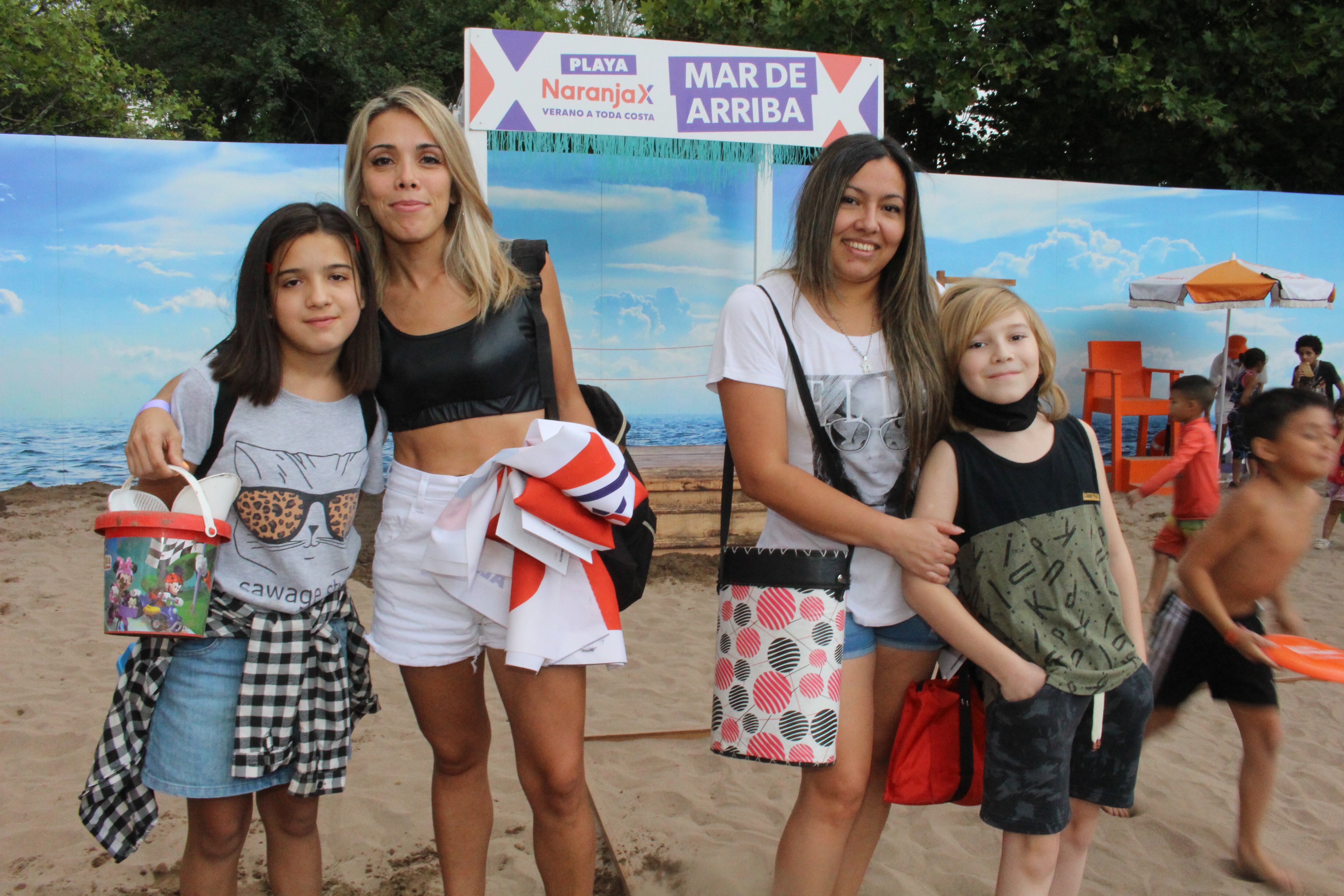 Isabella, Jimena Echave, Silvia Aguirre y Gael.