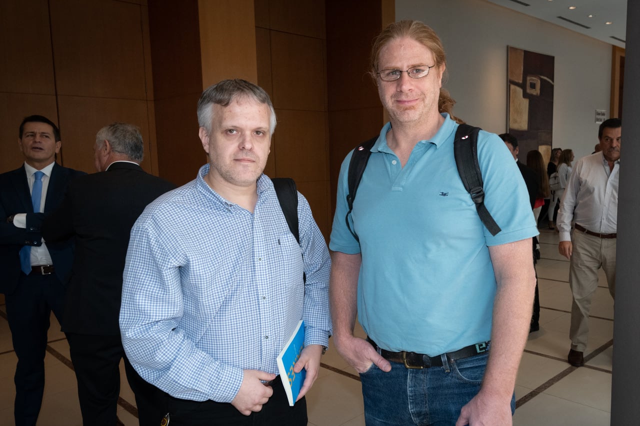 Carlos Mora y César Cantú. - Foto: Ignacio Blanco / Los Andes