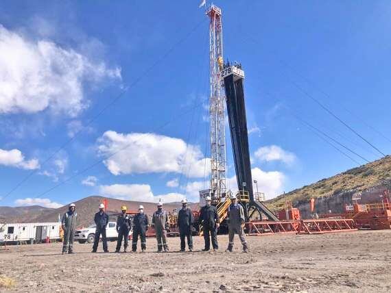 La reactivación de Vega Grande fue un hito para la provincia, ya que por primera vez se llevó un equipo de torre a un yacimiento de gran altura,