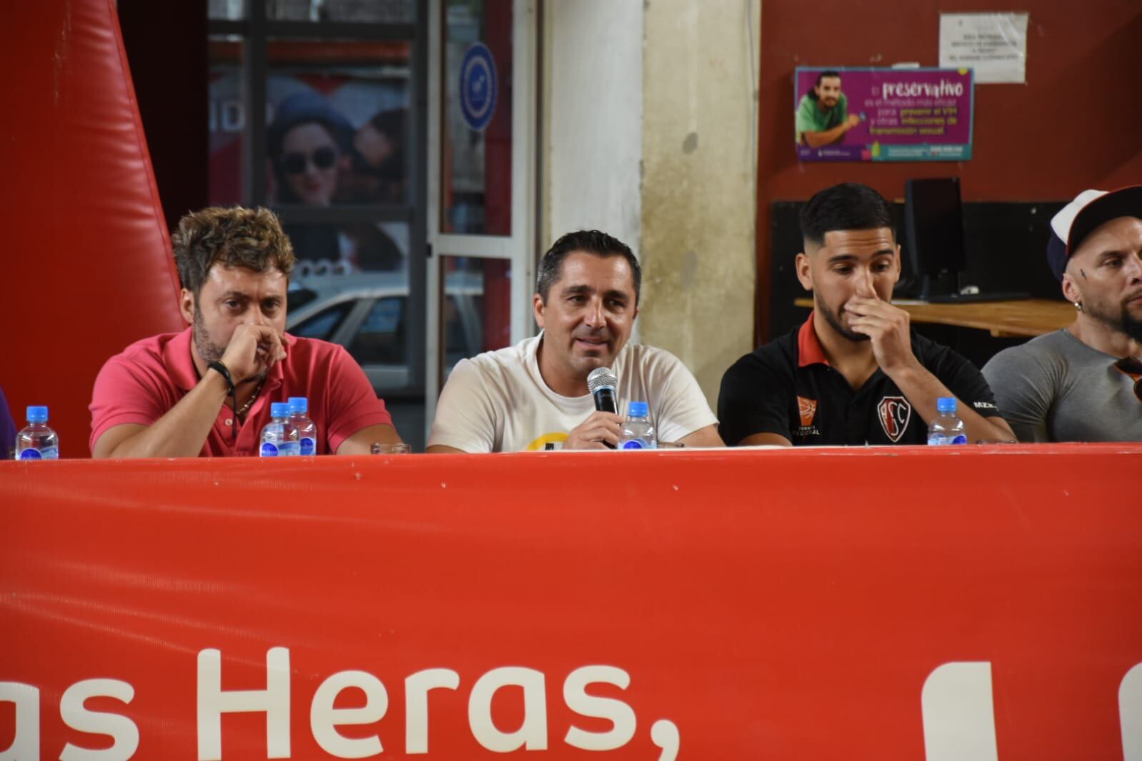 Nicolás Popón (Presidente de la FBPM); Nahuel García (Presidente de Atenas); Gabriel Rivero y Marcelo Piuma. / Gentileza: Andrés Arequipa.