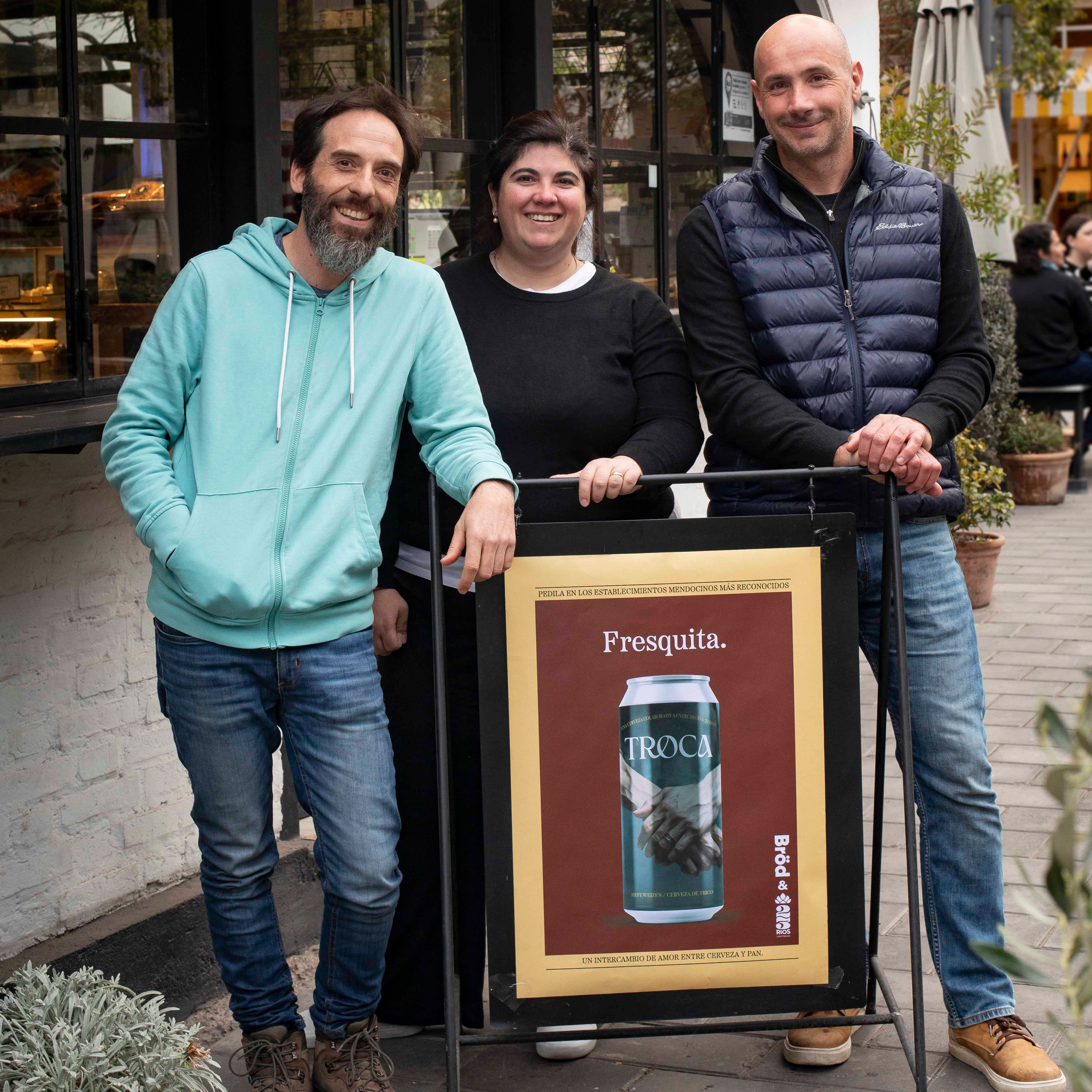 Esta colaboración no se detiene en la cerveza; una promoción que también ha dado lugar a una edición limitada de sándwiches elaborados con el bagazo de la cerveza.