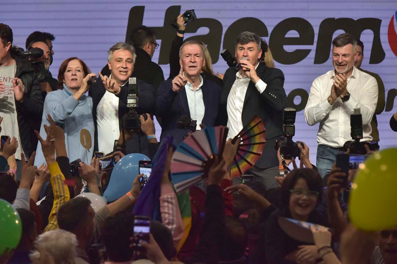 Festejo de Hacemos Unidos por Córdoba, Daniel Passerini resultó el nuevo Intendente de la Capital. (Facundo Luque / La Voz)