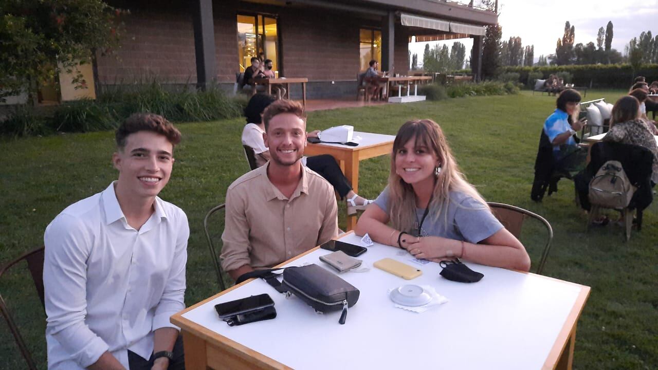 Wenceslao Estevanez, Nicolás Schweizer y Agustina Barbeito.