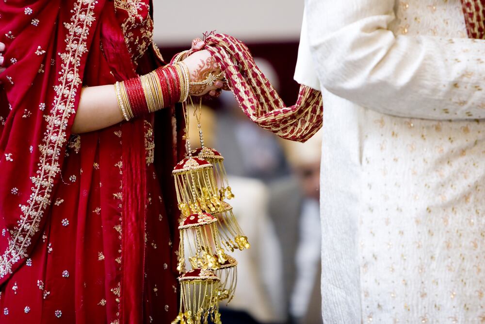 Algunos casamientos en la India continúan siendo arreglados.