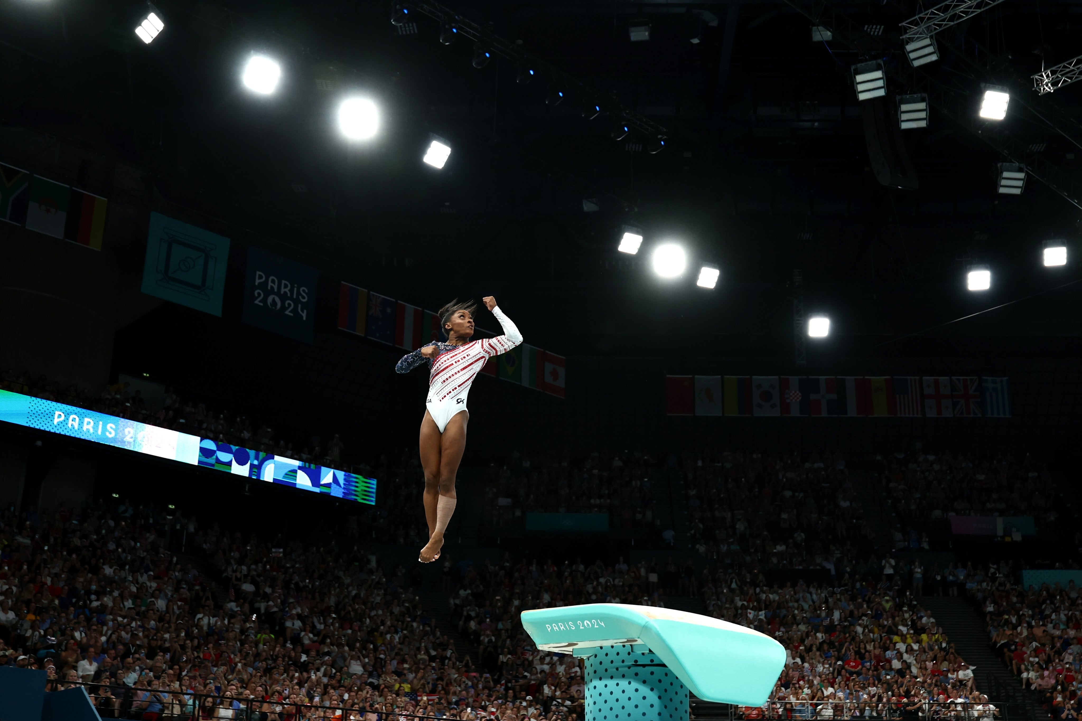 Simone Biles suma cinco medallas de oro, una de plata y dos de bronce en su historial olímpico. En París 2024 se colgó la dorada con el equipo de Estados Unidos. (@juegosolimpicos)