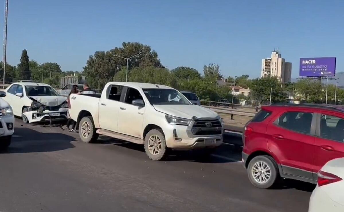 Triple choque en el puente del Acceso Sur que une al Acceso Este: más demoras en el ingreso a la Ciudad (Gentileza / X @MATIPASCUALETTI)