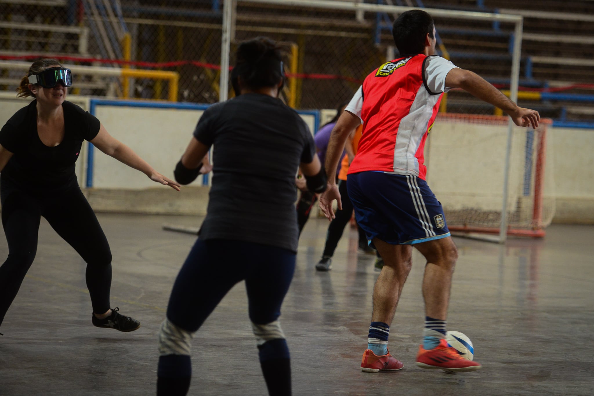 Federico Accardi es el Dt y jugador del seleccionado argentino Los MurcielagosEquipo Femenino de Futbol para Ciegas de YPF Petroleras participa en el Torneo Nacional 
Foto Claudio Gutiérrez Los Andes